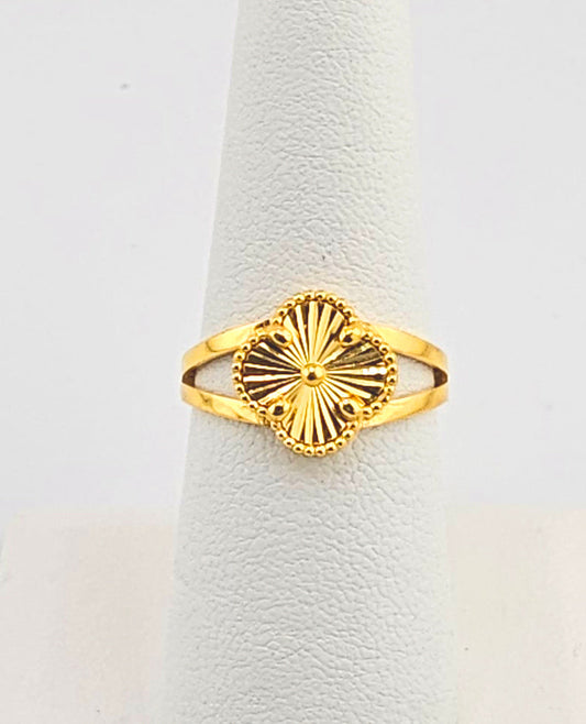 21K Ladies Small Ladies Clover Ring