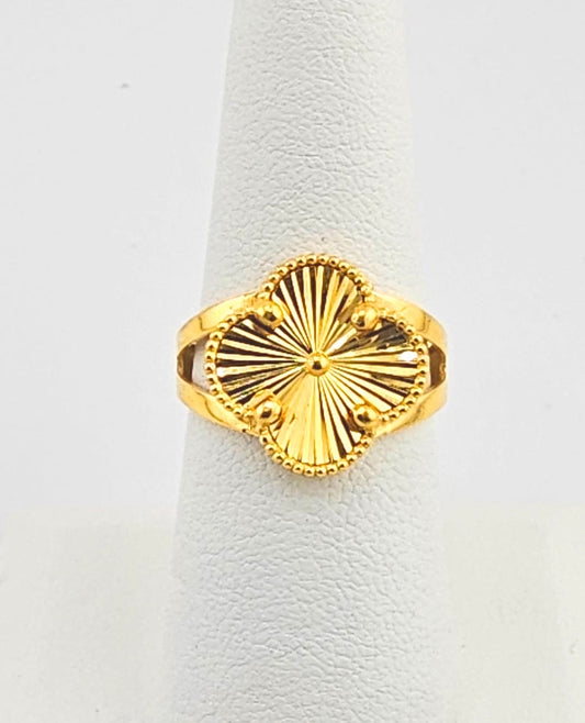 21K Ladies Medium Ladies Clover Ring