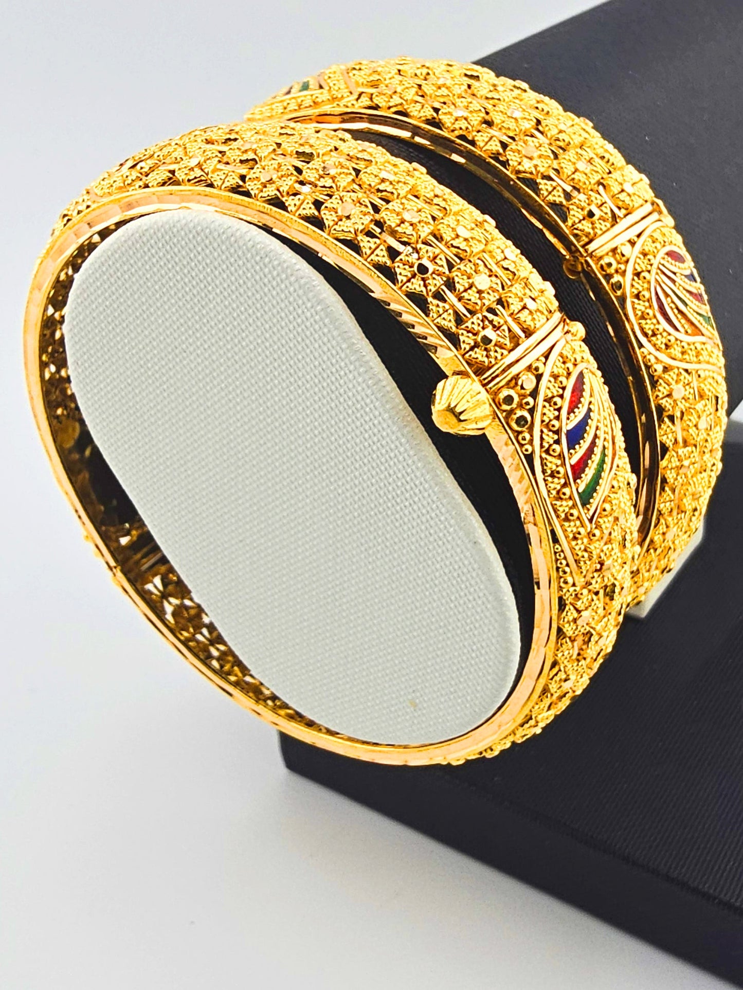21K Kokata Style Screw Bangle