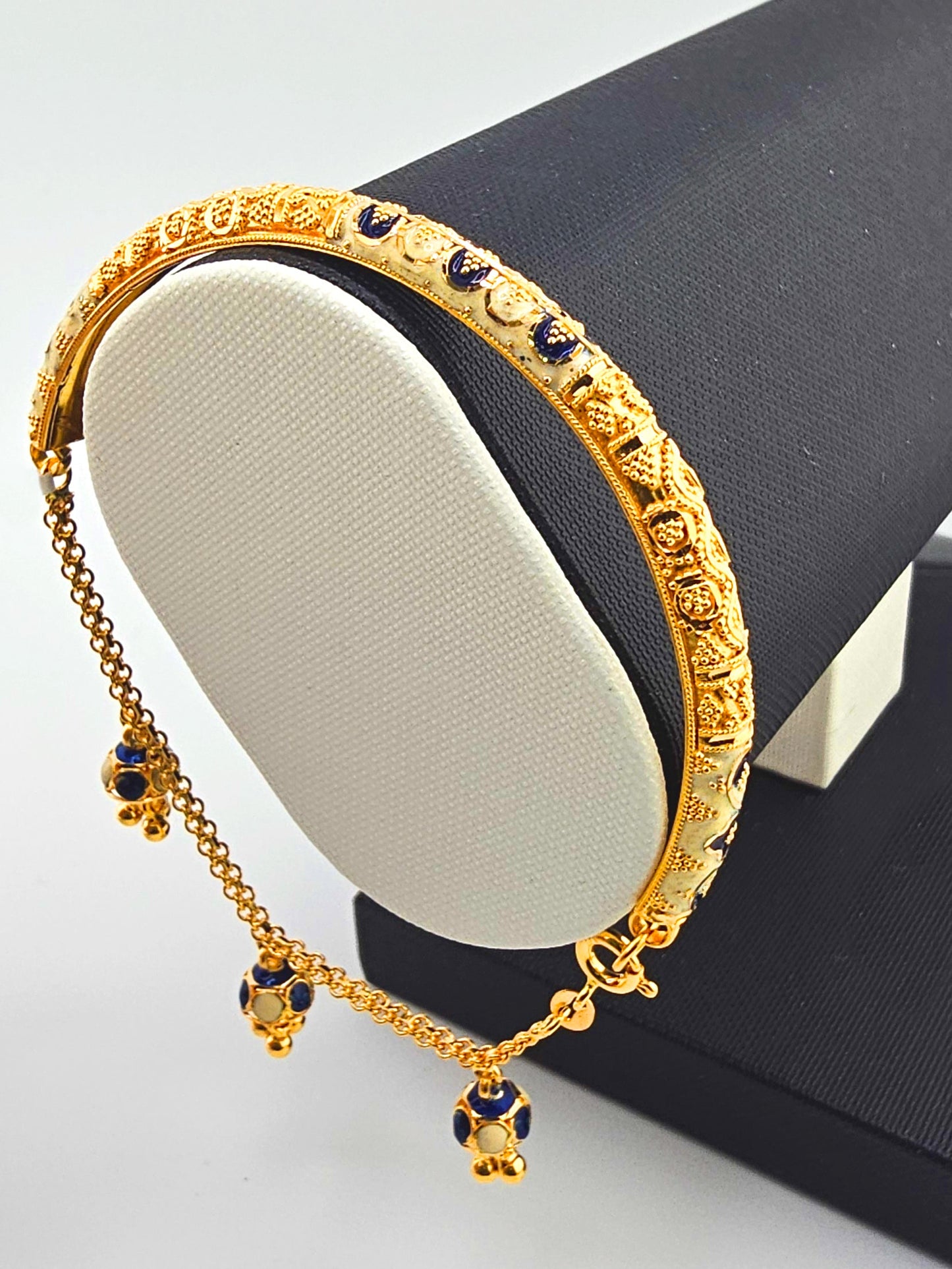 21K Navy Blue & White Indian Style Screw Bangles