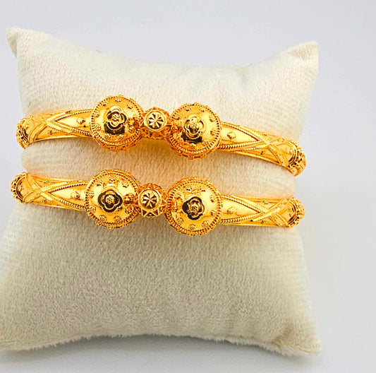 21K Traditional Ball Style Pipe Screw Bangles