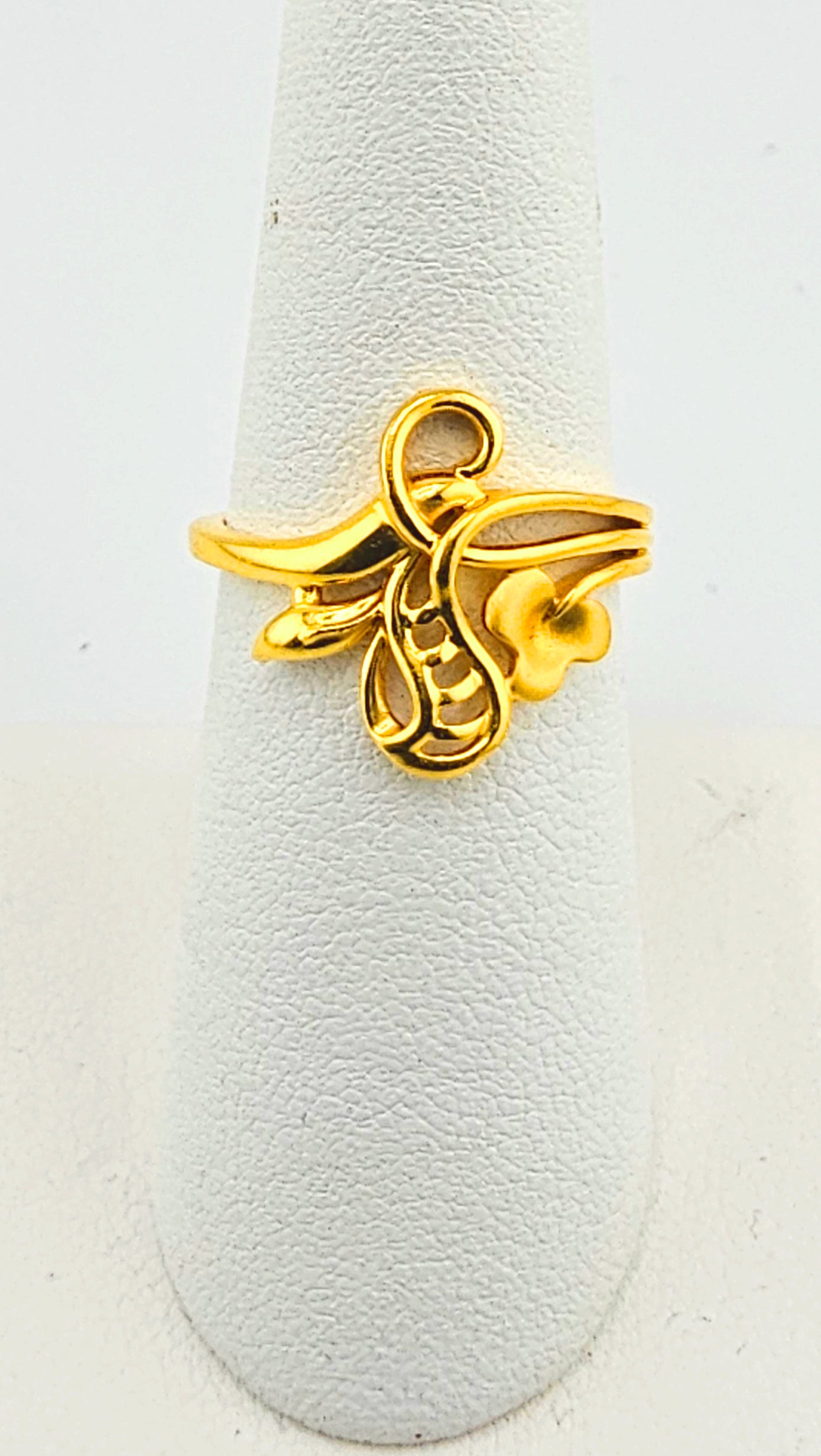 22K Vine and Leaf Ladies Ring