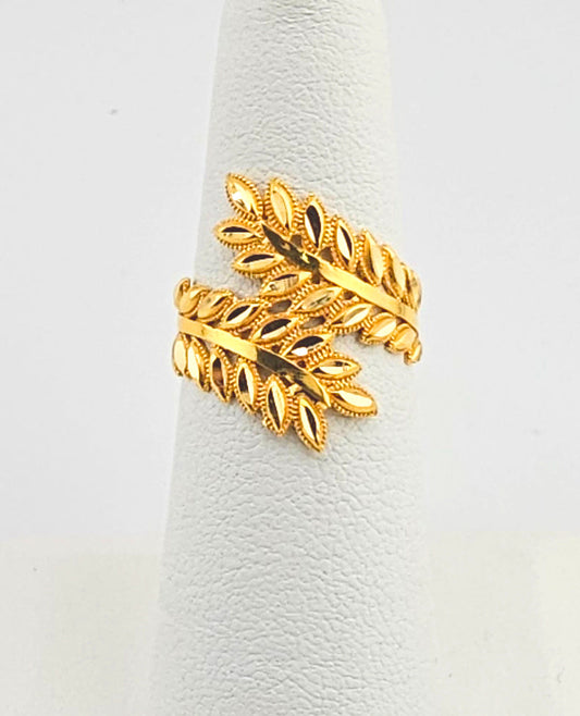 21K Ladies Detailed Wreath Ring