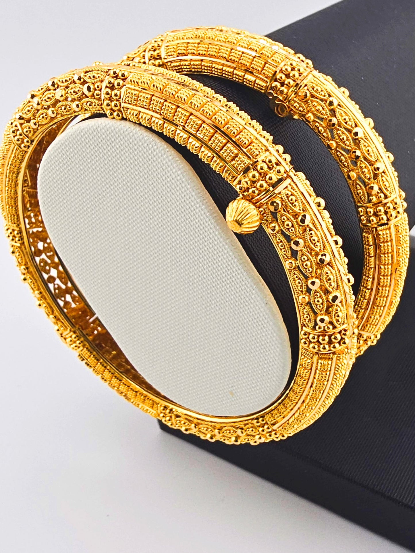 21K Traditional Pipe Style Indian Style Cuff Bracelet