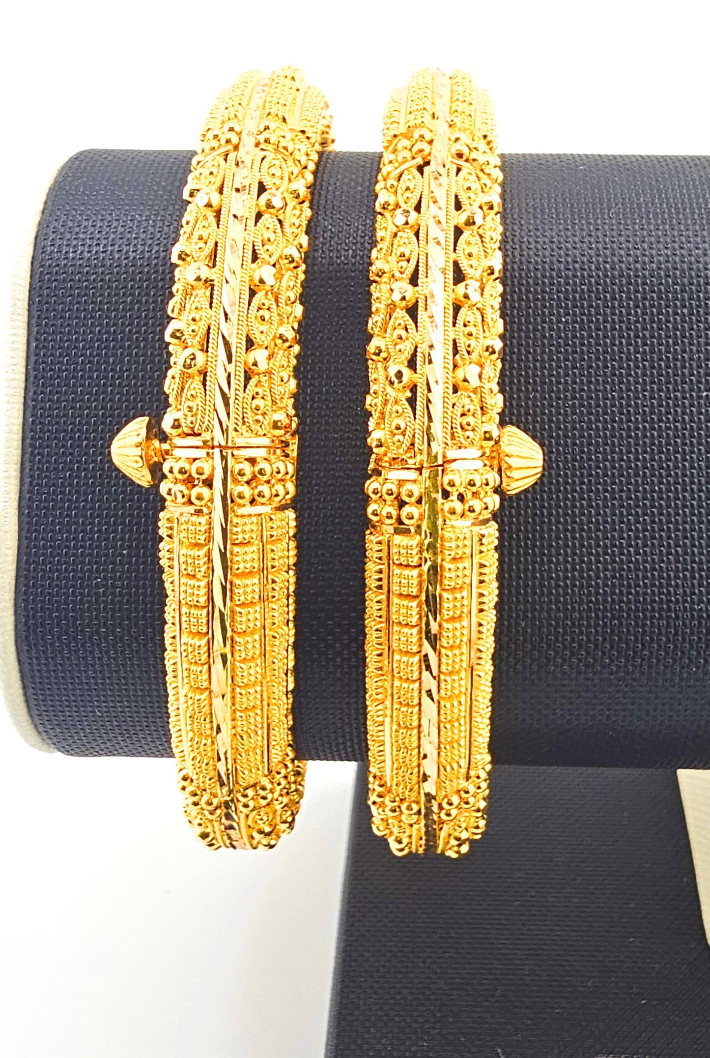 21K Traditional Pipe Style Indian Style Cuff Bracelet