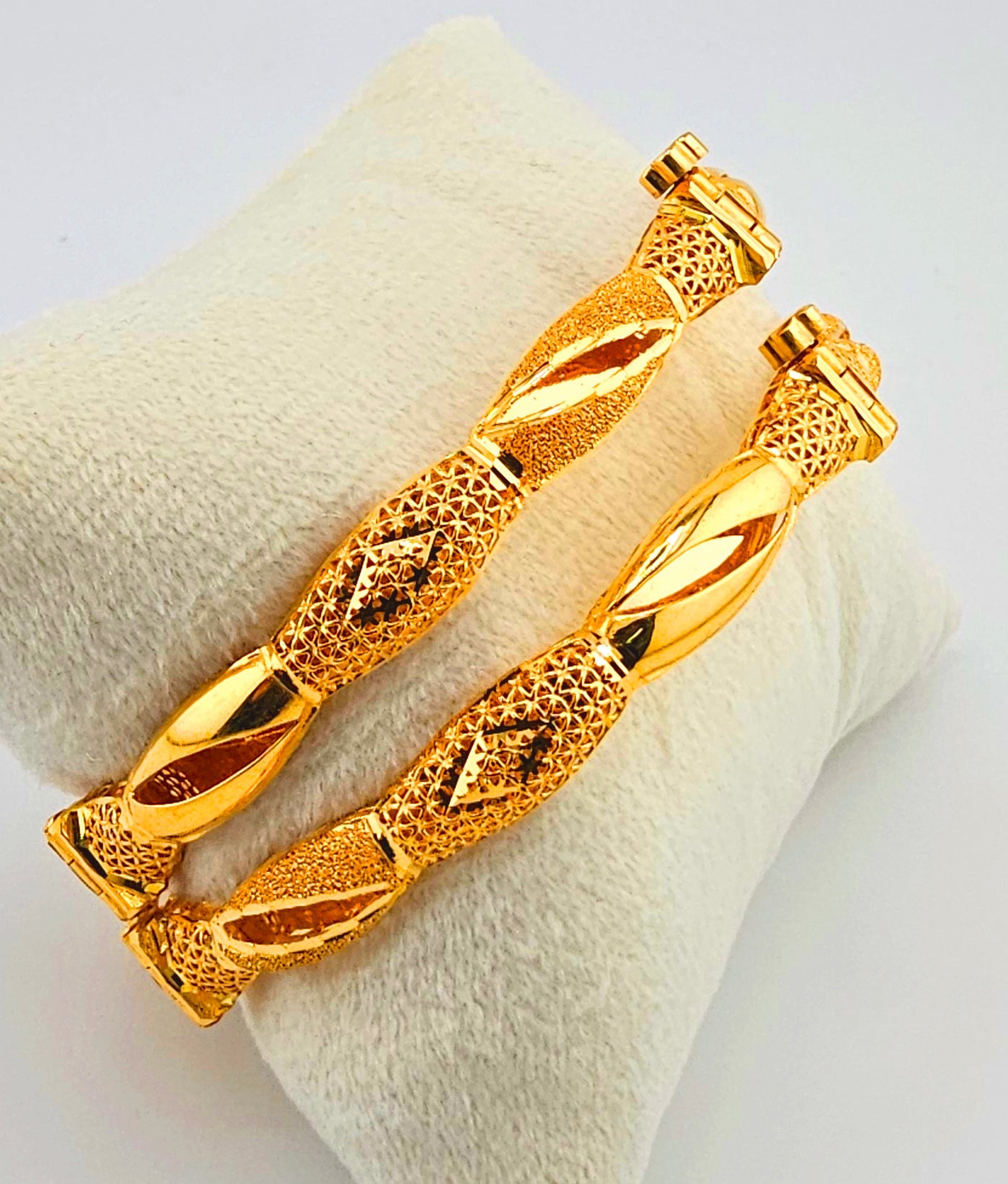 21K Traditional Filigree Screw Bangles
