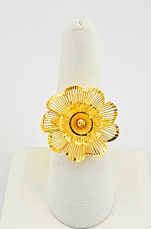 22K Delicate Flower Ring Featuring Intricate Filigree work