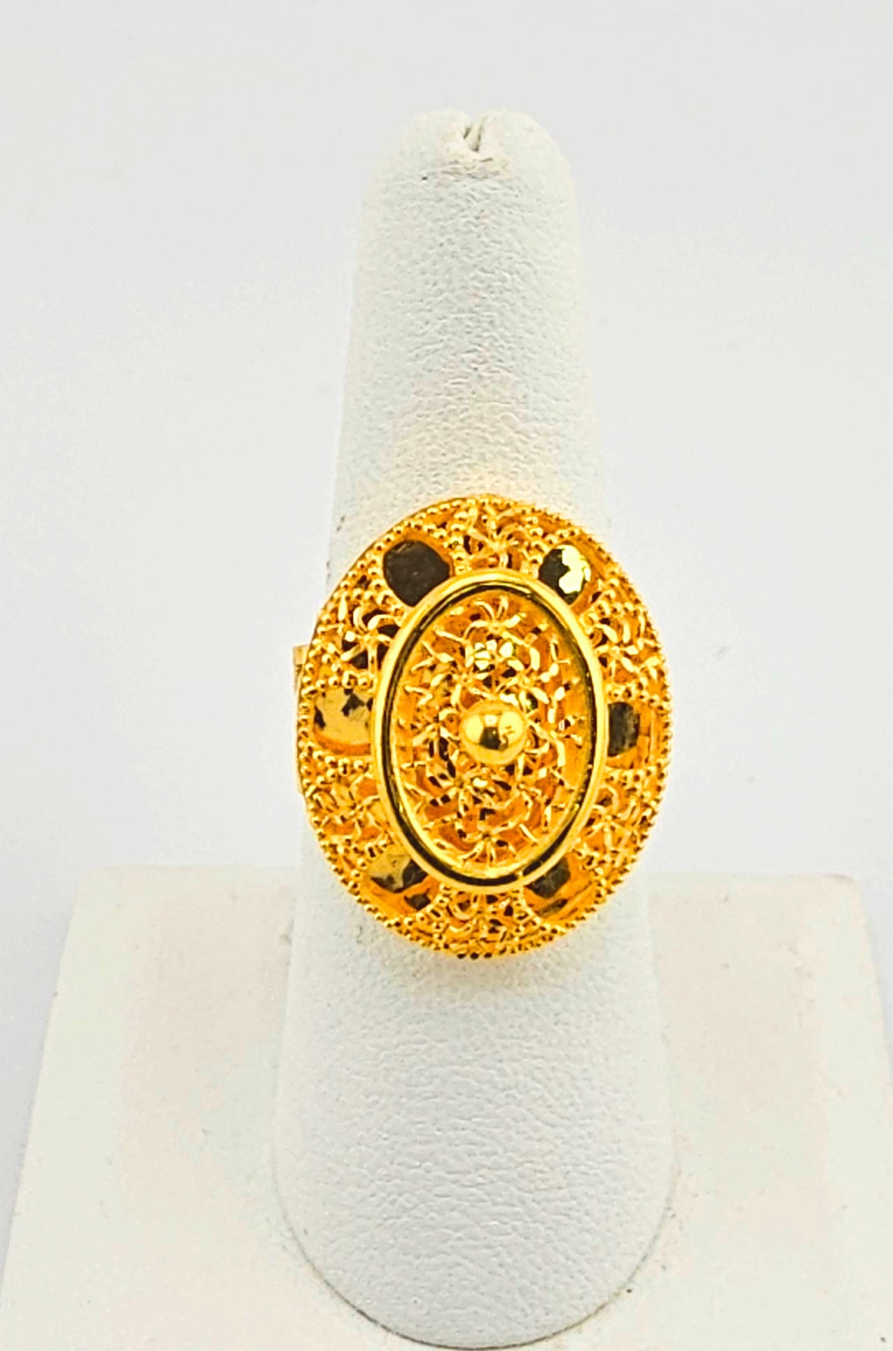 21K Oval Ring With Thick Filigree Band