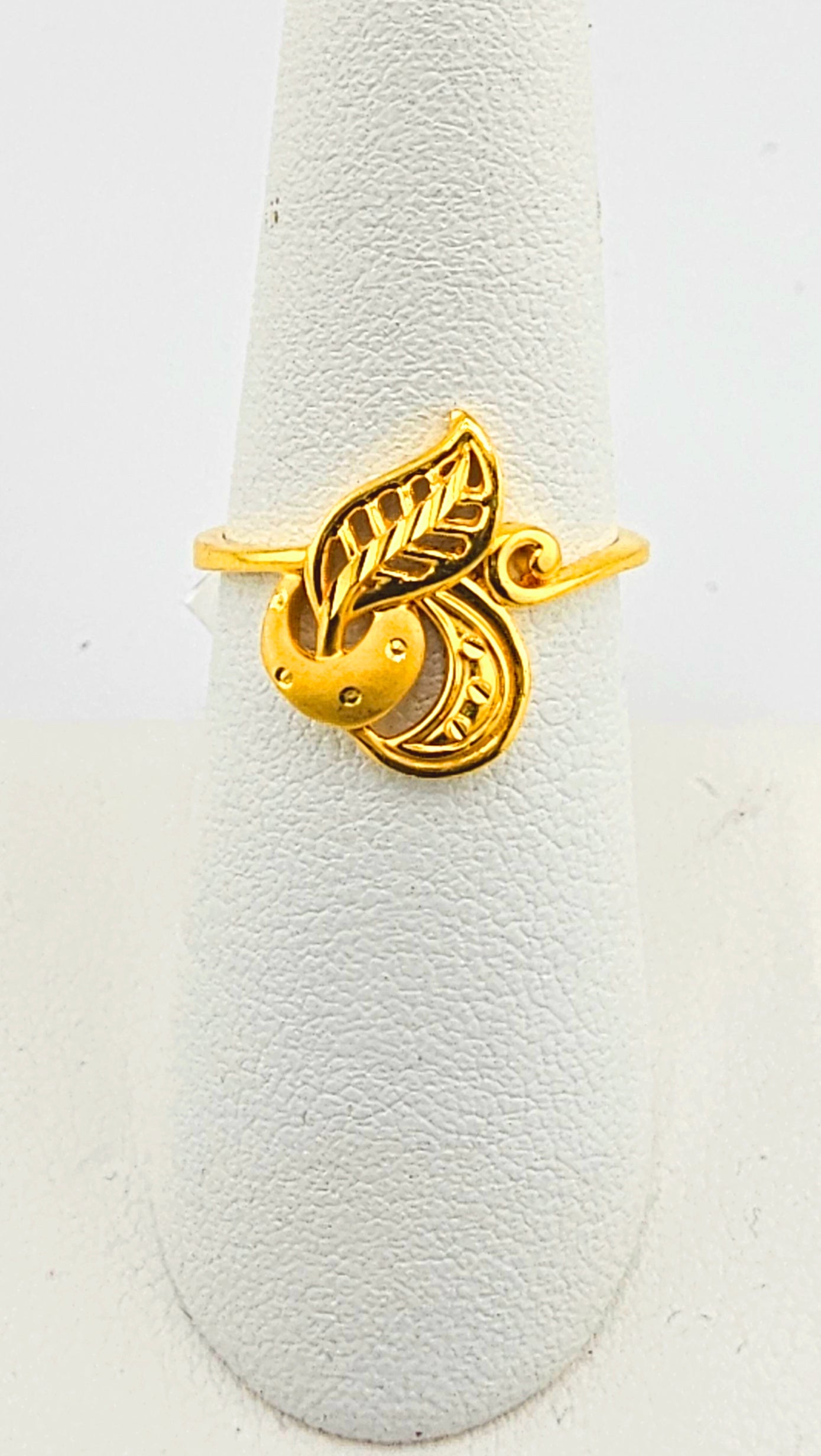 22K Glamorous Leaf Ladies Ring