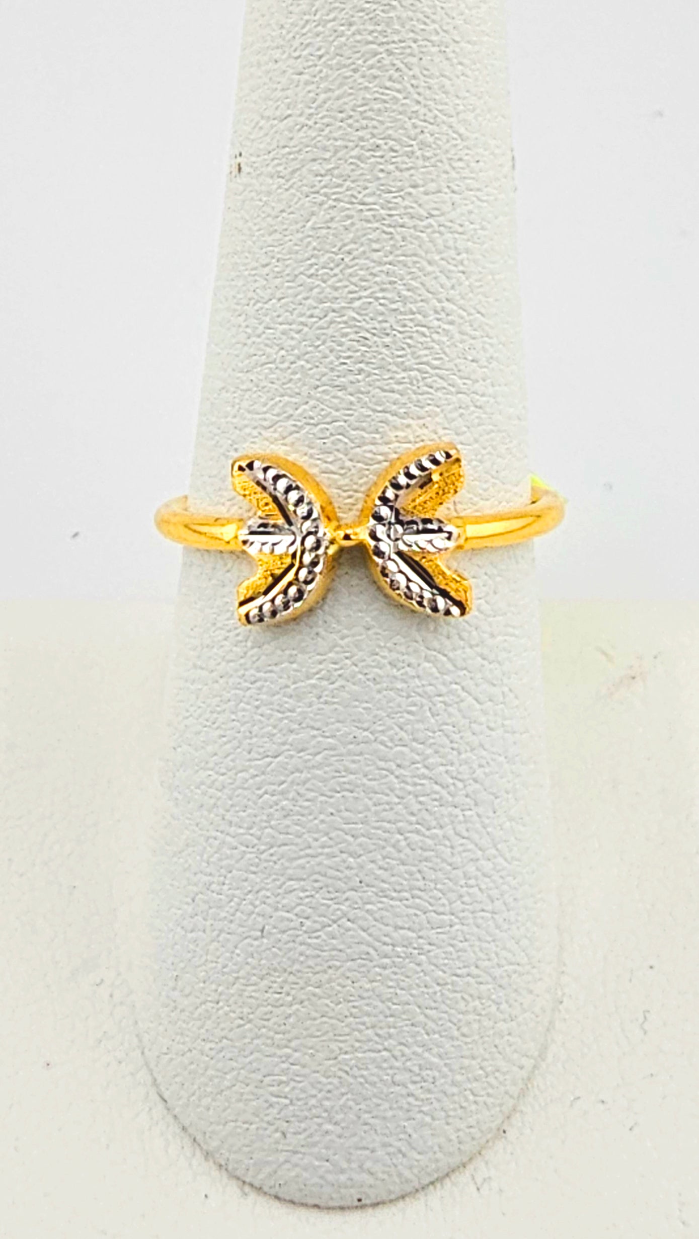 22K Sleek Ladies Ring