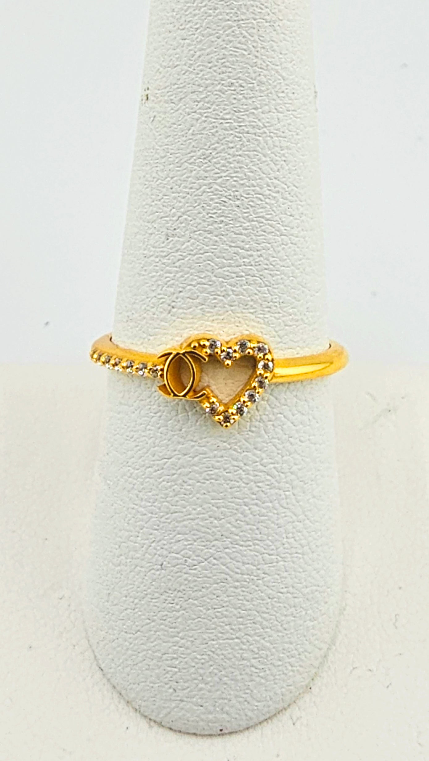 21K Designer Heart Style Ladies Ring